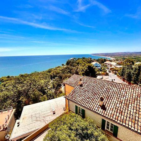 Apartamento Paulis - Semiattico In Pieno Centro A Sirolo, Con Meravigliosa Vista Mare Exterior foto