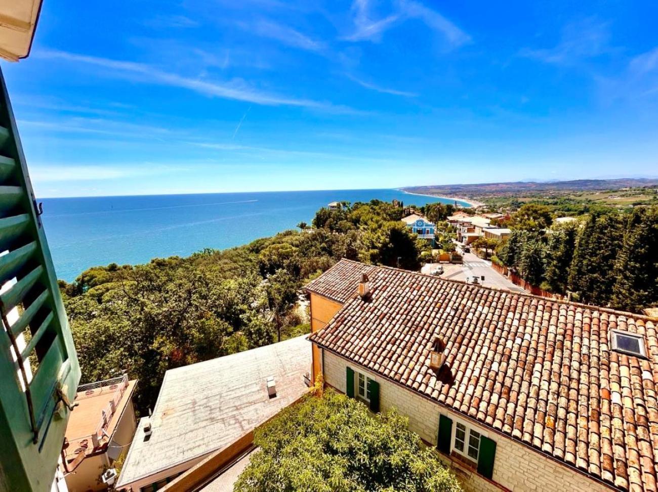 Apartamento Paulis - Semiattico In Pieno Centro A Sirolo, Con Meravigliosa Vista Mare Exterior foto